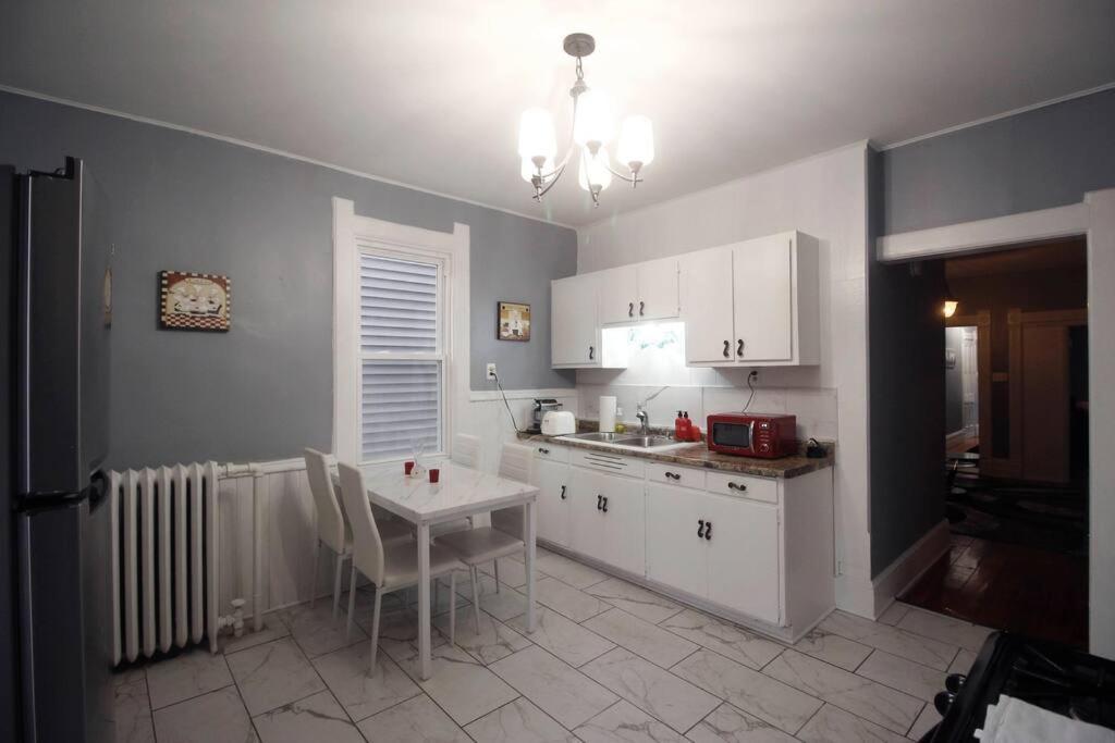 Renovated Brady St. Classic Milwaukee Extérieur photo
