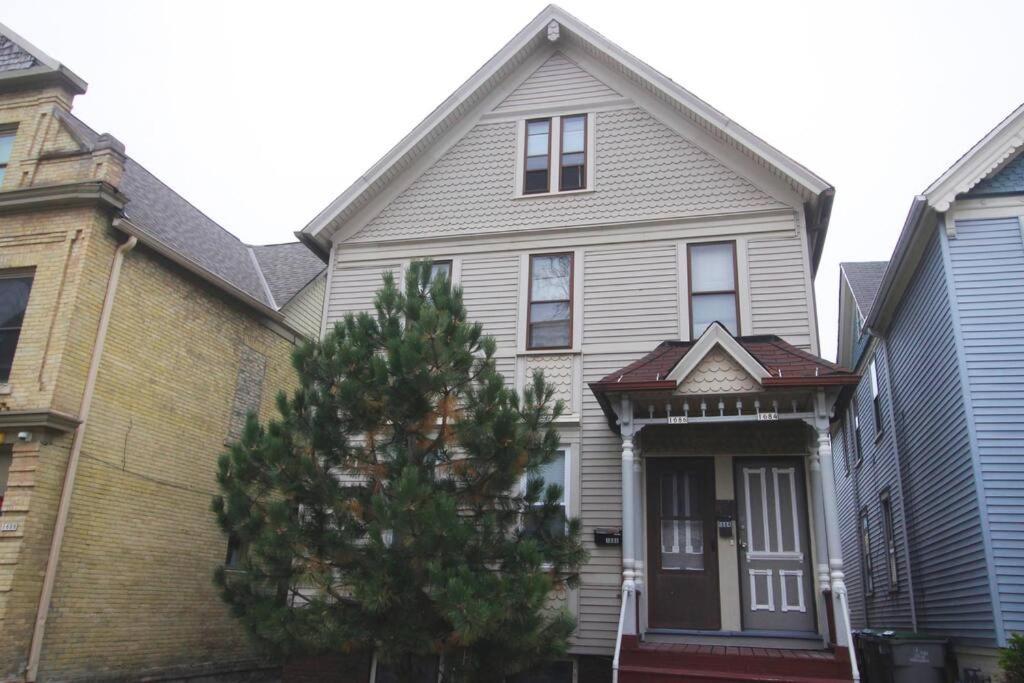 Renovated Brady St. Classic Milwaukee Extérieur photo