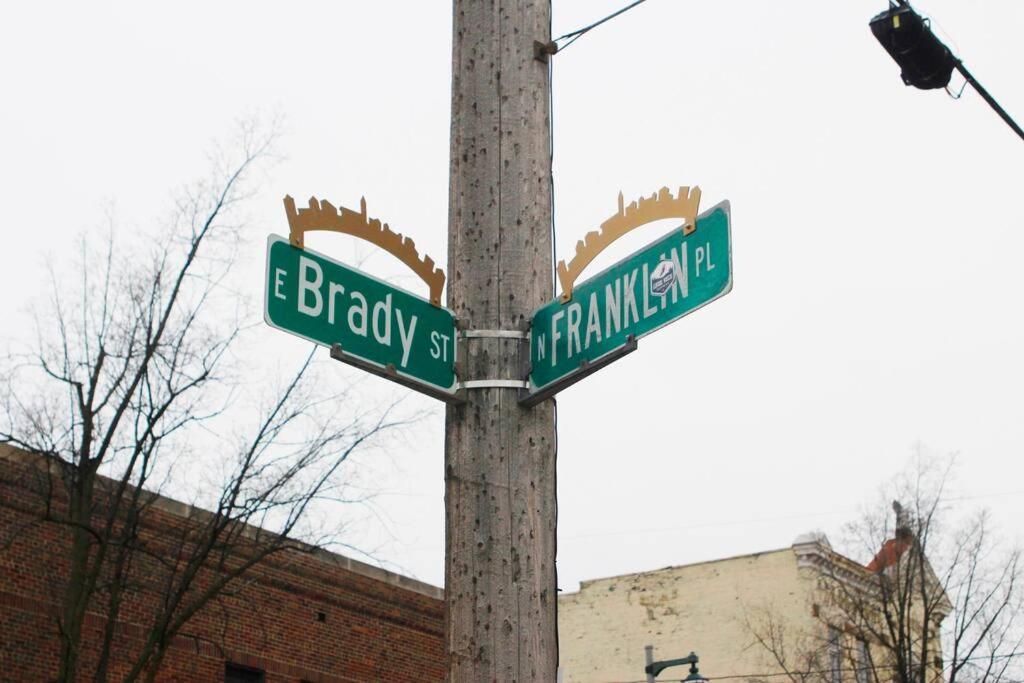 Renovated Brady St. Classic Milwaukee Extérieur photo