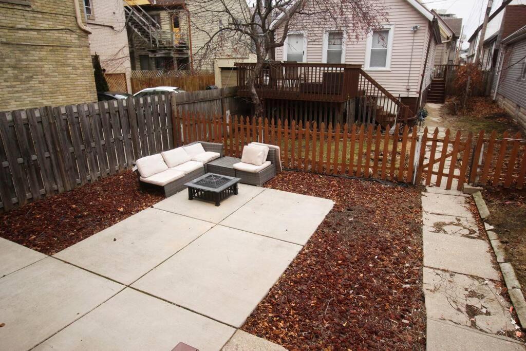 Renovated Brady St. Classic Milwaukee Extérieur photo